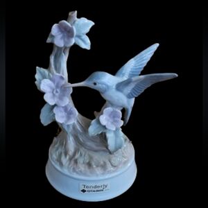 VINTAGE OTAGIRI MUSIC BOX HUMMING BIRD DRINKING FROM FLOWER PLAYS TENDERLY